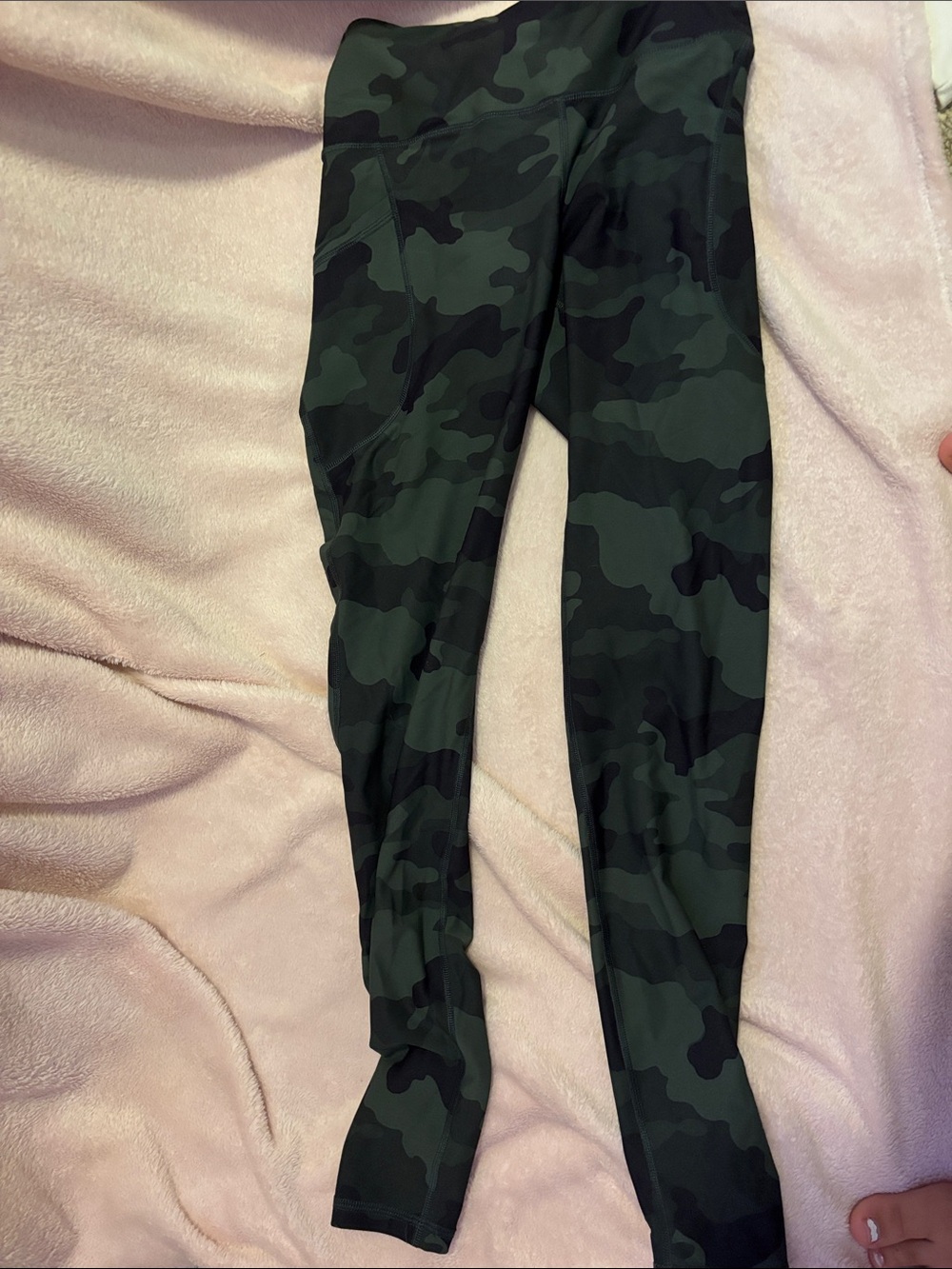 Old Navy Green & Black Camo Leggings